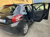 Usata Peugeot 208 68 CV (50 kW) 2014 Nero Utilitaria