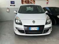 Käytetty Renault Scenic E-Tech Luxe 110 HP (80 kW) 2011 Valkoinen Tila-auto
