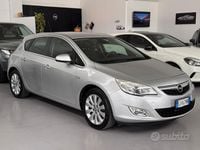Usata Opel Astra Cosmo 110 CV (80 kW) 2011 Grigio Berlina