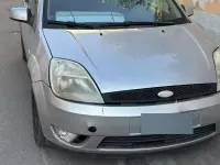 Usata Ford Fiesta 68 CV (50 kW) 2005 Grigio Utilitaria