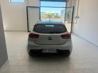 Usata Kia Rio 82 CV (60 kW) 2017 Grigio Berlina