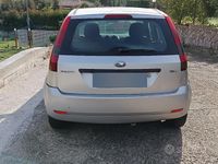 Usata Ford Fiesta 68 CV (50 kW) 2004 Grigio Utilitaria