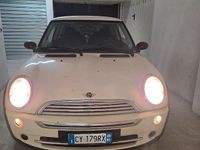 Begagnad Mini ONE 90 HK (66 kW) 2005 Vit Halvkombi