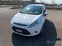 Usata Ford Fiesta 82 CV (60 kW) 2011 Bianco Utilitaria