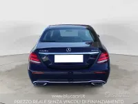 Usata Mercedes E220 194 CV (142 kW) 2018 Bluazzurro Berlina