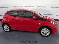Usata Toyota Aygo Business Edition 72 CV (52 kW) 2019 Rosso Utilitaria