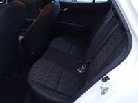 Usata Kia Stonic Style 120 CV (88 kW) 2018 Bianco SUV