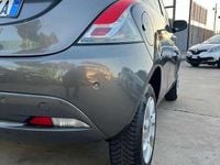 Usata Lancia Ypsilon Platinum 85 CV (62 kW) 2016 Grigio scuro Utilitaria