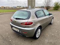 Usata Alfa Romeo 147 Distinctive 104 CV (76 kW) 2006 Marrone Utilitaria