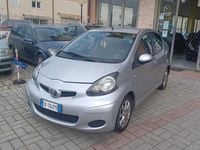 Usata Toyota Aygo 68 CV (50 kW) 2011 Argento Utilitaria