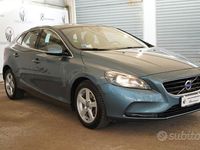 Usata Volvo V40 Kinetic 115 CV (84 kW) 2014 Blu Berlina