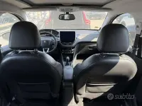 Usata Peugeot 208 Allure 68 CV (50 kW) 2013 Bluazzurro Utilitaria