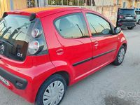 Usado Citroën C1 68 CV (50 kW) 2006 Gris Utilitario