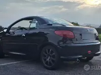 Usata Peugeot 206 CC 109 CV (80 kW) 2003 Nero Cabrio