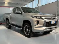 Usata Mitsubishi L200 Select 150 CV (110 kW) 2020 Argento Pick-up