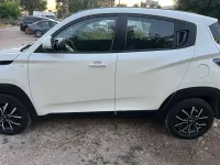 Usata Mahindra KUV100 86 CV (63 kW) 2021 Bianco SUV