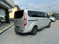 Usata Ford Tourneo Titanium 150 CV (110 kW) 2023 Grigio Monovolume