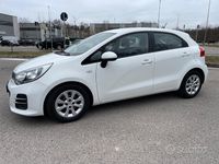 Usata Kia Rio 84 CV (61 kW) 2016 Bianco Berlina
