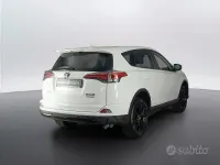 Begagnad Toyota RAV4 Hybrid Lounge 155 HK (114 kW) 2018 Vit SUV