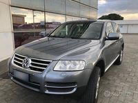 Usata VW Touareg R 174 CV (127 kW) 2005 Grigio SUV