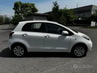 Usata Toyota Yaris Sol 69 CV (50 kW) 2011 Bianco Utilitaria