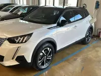 Usata Peugeot e-2008 GTi 100 kW (136 CV) 2023 Bianco SUV