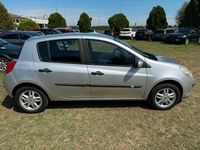 Usata Renault Clio II 75 CV (55 kW) 2006 Argento Berlina