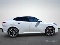 Nuova BMW X2 M Sport 150 CV (110 kW) 2026 Alpin white pastello SUV
