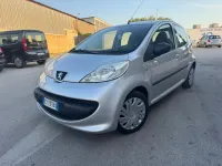 Usata Peugeot 107 68 CV (50 kW) 2005 Argento Utilitaria