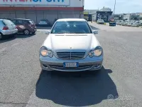 Usata Mercedes C220 150 CV (110 kW) 2004 Grigio Berlina