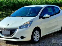 Usata Peugeot 208 68 CV (50 kW) 2013 Bianco Utilitaria