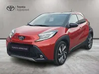 Usata Toyota Aygo X Lounge 72 CV (52 kW) 2022 Chili red & black SUV