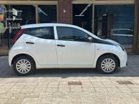 Usata Toyota Aygo Connect Style 72 CV (52 kW) 2021 Bianco Utilitaria