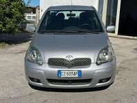 Begagnad Toyota Yaris Sol 87 HK (63 kW) 2005 Silver Halvkombi