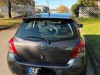 Usata Toyota Yaris 100 CV (73 kW) 2011 Grigio Berlina