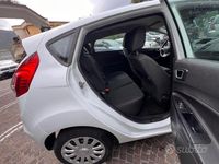Usata Ford Fiesta Titanium 97 CV (71 kW) 2014 Bianco Utilitaria