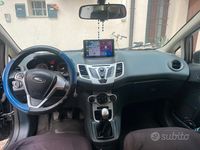 Usata Ford Fiesta Titanium 71 CV (52 kW) 2012 Nero Utilitaria