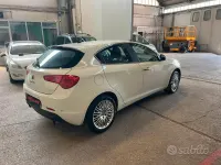 Usata Alfa Romeo Giulietta 105 CV (77 kW) 2011 Bianco Utilitaria