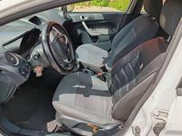 Usata Ford Fiesta 70 CV (51 kW) 2012 Bianco Utilitaria