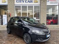Usata Lancia Ypsilon Gold 69 CV (50 kW) 2023 Nero vulcano Utilitaria