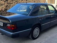 Usata Mercedes E250 126 CV (92 kW) 1992 Nero Berlina