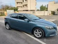 Usata Volvo V40 Summum 177 CV (130 kW) 2013 Blu Berlina