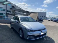 Usata VW Golf VIII Life 131 CV (96 kW) 2023 Grigio Berlina