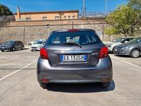 Usata Toyota Yaris Lounge 69 CV (50 kW) 2014 Grigio Utilitaria