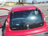 Usata Peugeot 107 Access 68 CV (50 kW) 2011 Rosso Utilitaria