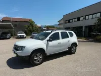 Usata Dacia Duster Ambiance 109 CV (80 kW) 2016 Bianco SUV