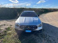 Usado Mercedes E400 330 CV (242 kW) 2022 Plateado Familiar