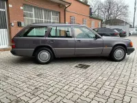 Usata Mercedes E200 120 CV (88 kW) 1991 Marrone Station wagon