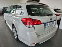 Usata Subaru Legacy 150 CV (110 kW) 2012 Bianco Station wagon