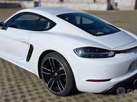 Usata Porsche 718 Cayman 300 CV (220 kW) 2018 Bianco Coupé